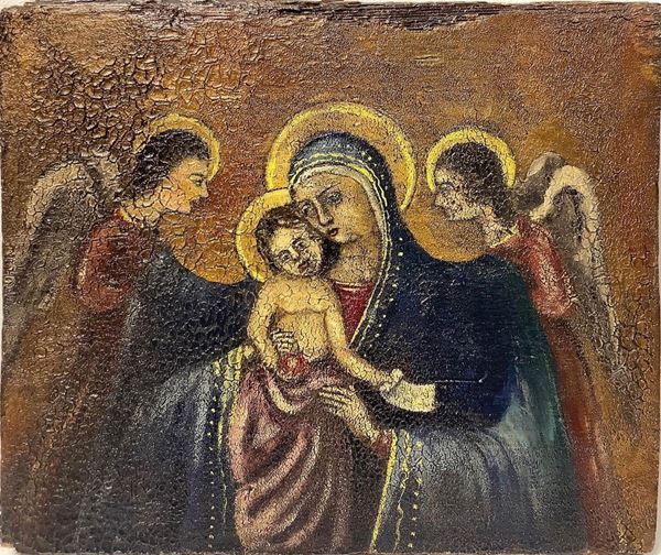 Tavola fondo oro raffigurante Madonna con Bambino in grembo e due angeli adoranti a latere, XVI secolo, Sicilia, autore ignoto. Cm 29,5x35, spessore cm 2,2. Da raffrontare con l’opera Madonna con Bambino e Angeli presso il Museo Nazionale di Palazzo Bellomo (Siracusa), opera significativa del periodo quattrocentesco di trasmissione tra la cultura siracusana e quella marchigiana. ASORstudio