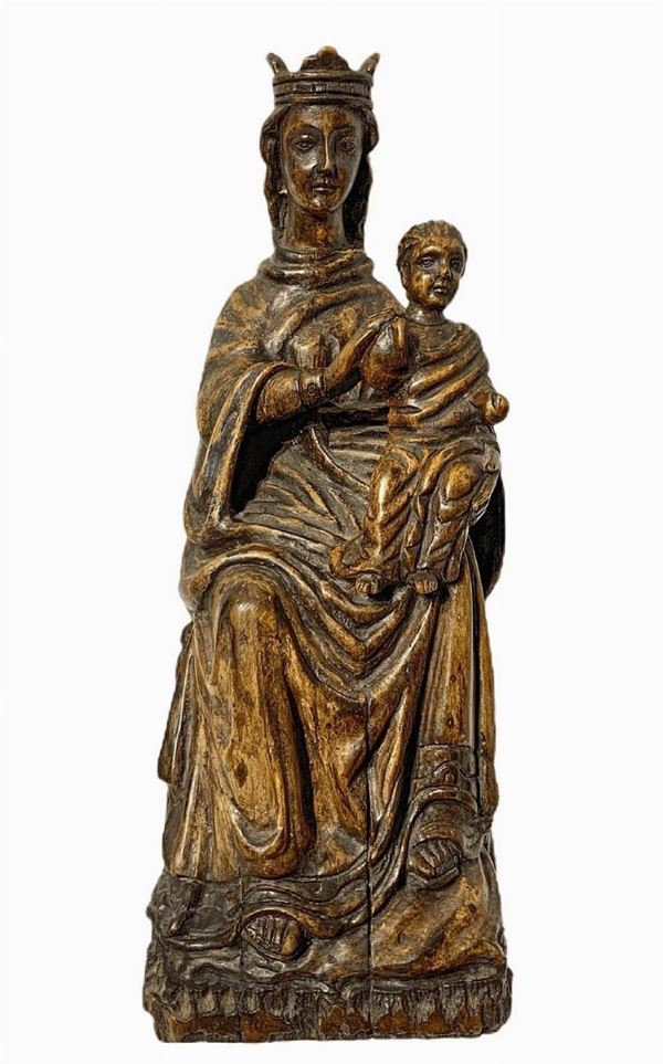 Wooden statue depicting the Virgin Mary with child, XV / XVI century. Base 18x15 cm H 42 cm