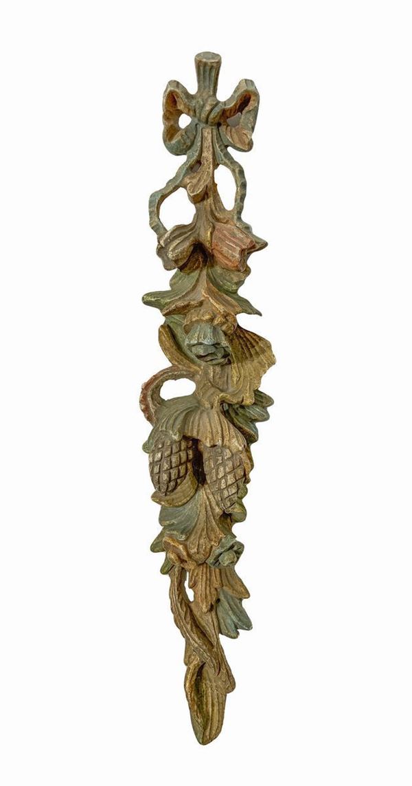 Frieze in polychrome wood