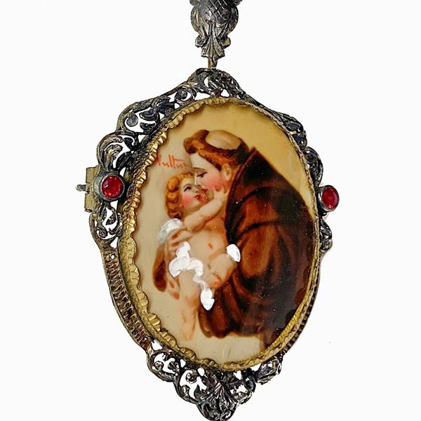 pendant brooch