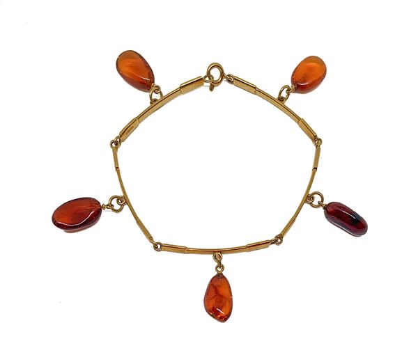 Bracelet in gold and amber