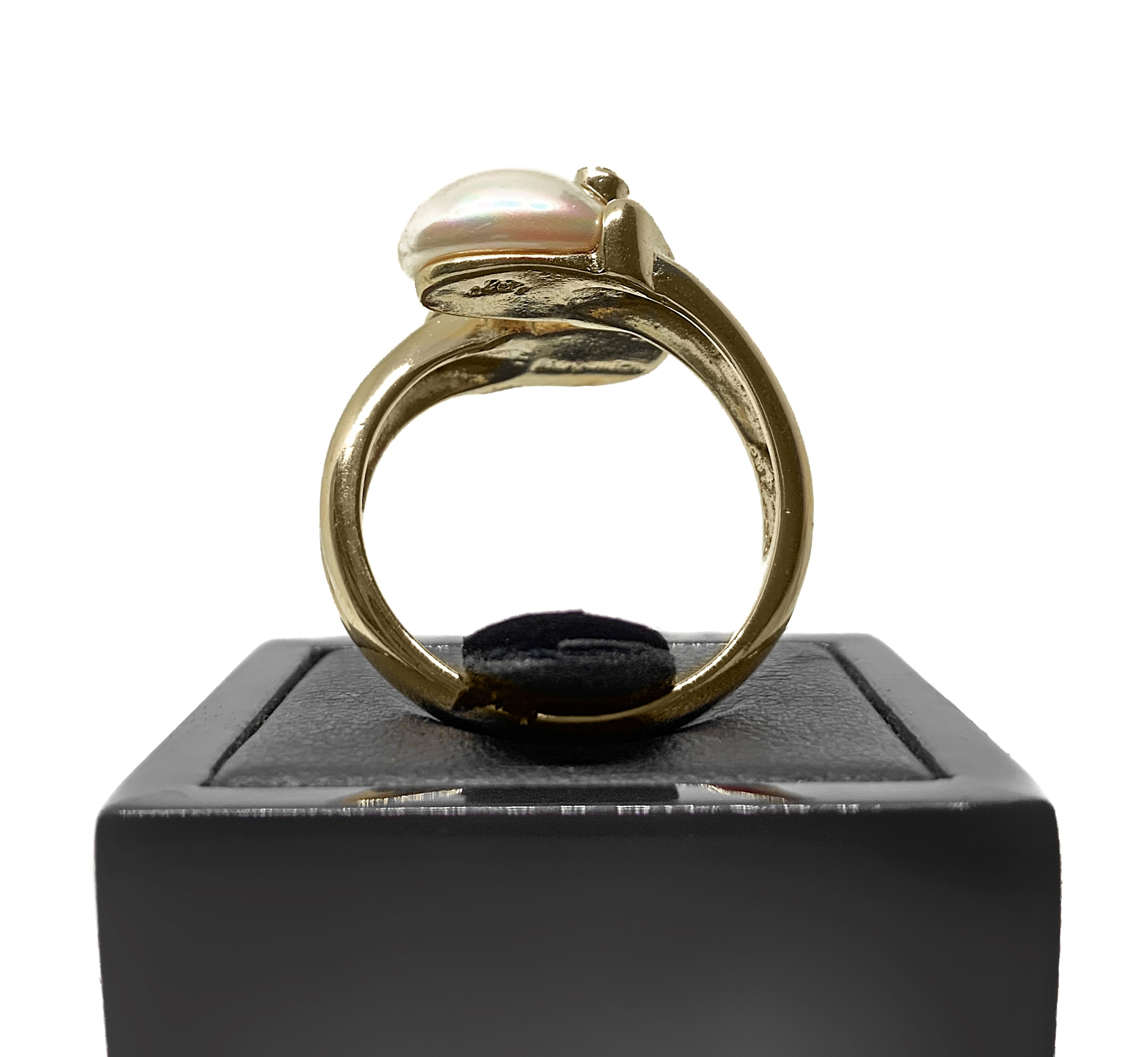 Anello in oro e perle