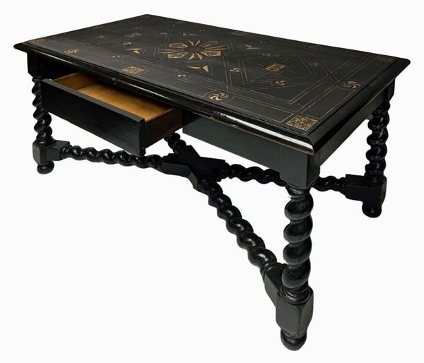 Scrittoio Luigi XIII , secolo XVII in legno ebanizzato nero, piano intarsiato in avorio. sandraccato con al centro grande medaglione circolare a ... 