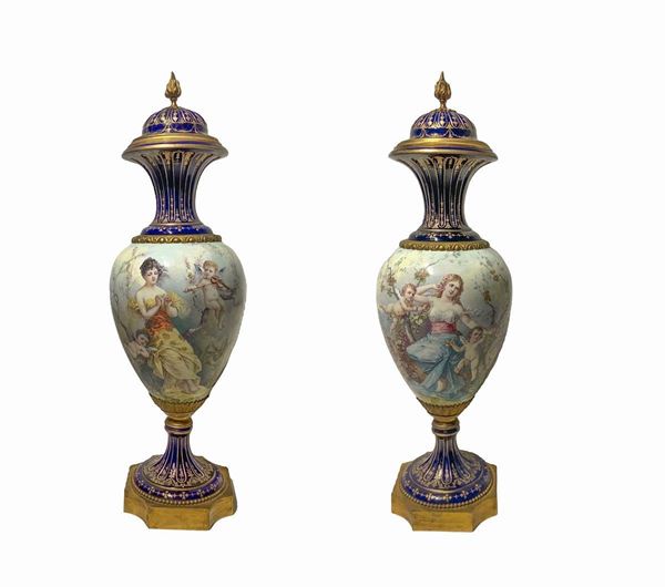 Coppia di poutiche in porcellana di Sevres