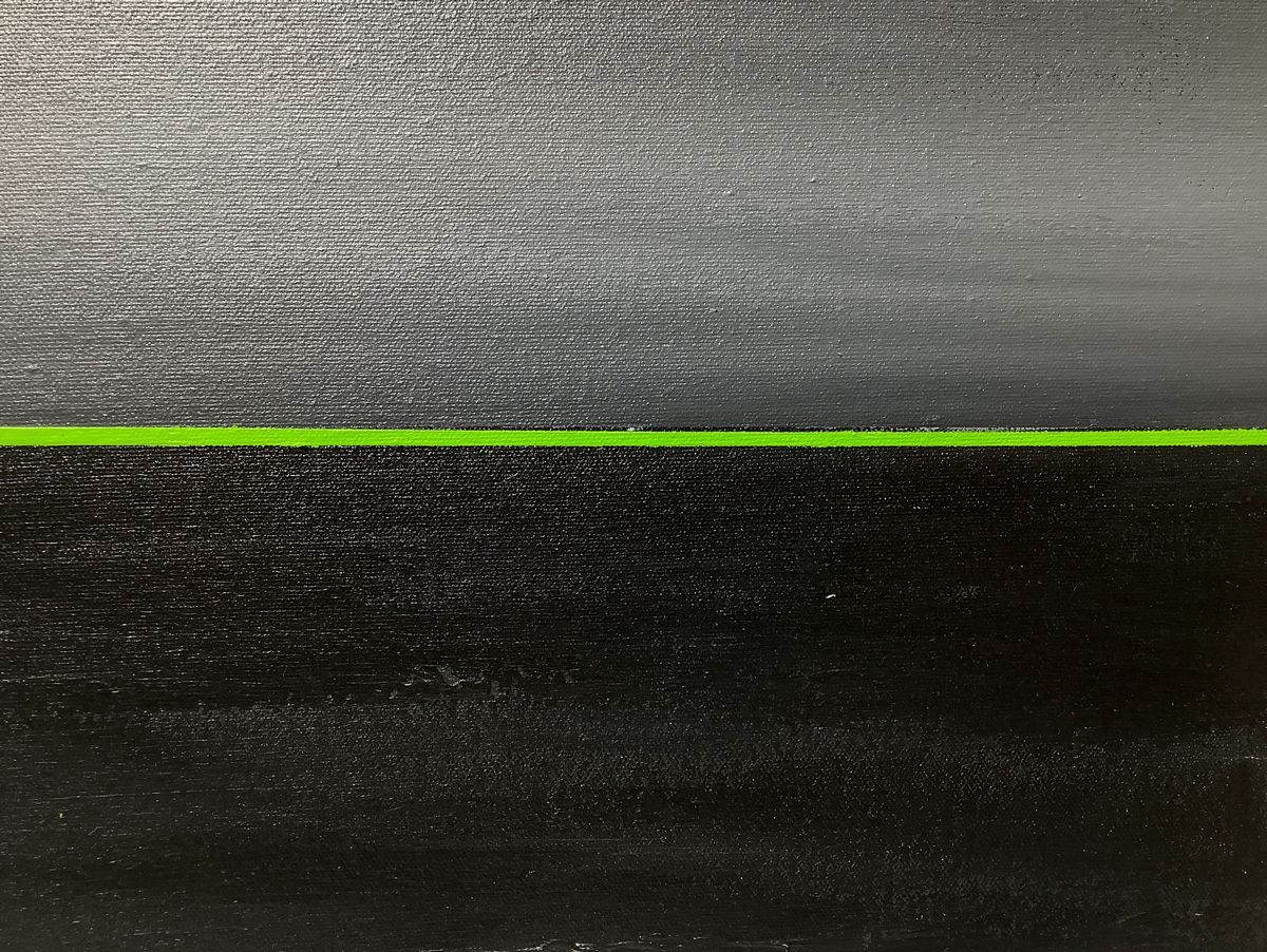 Monocromo nero con linea verde