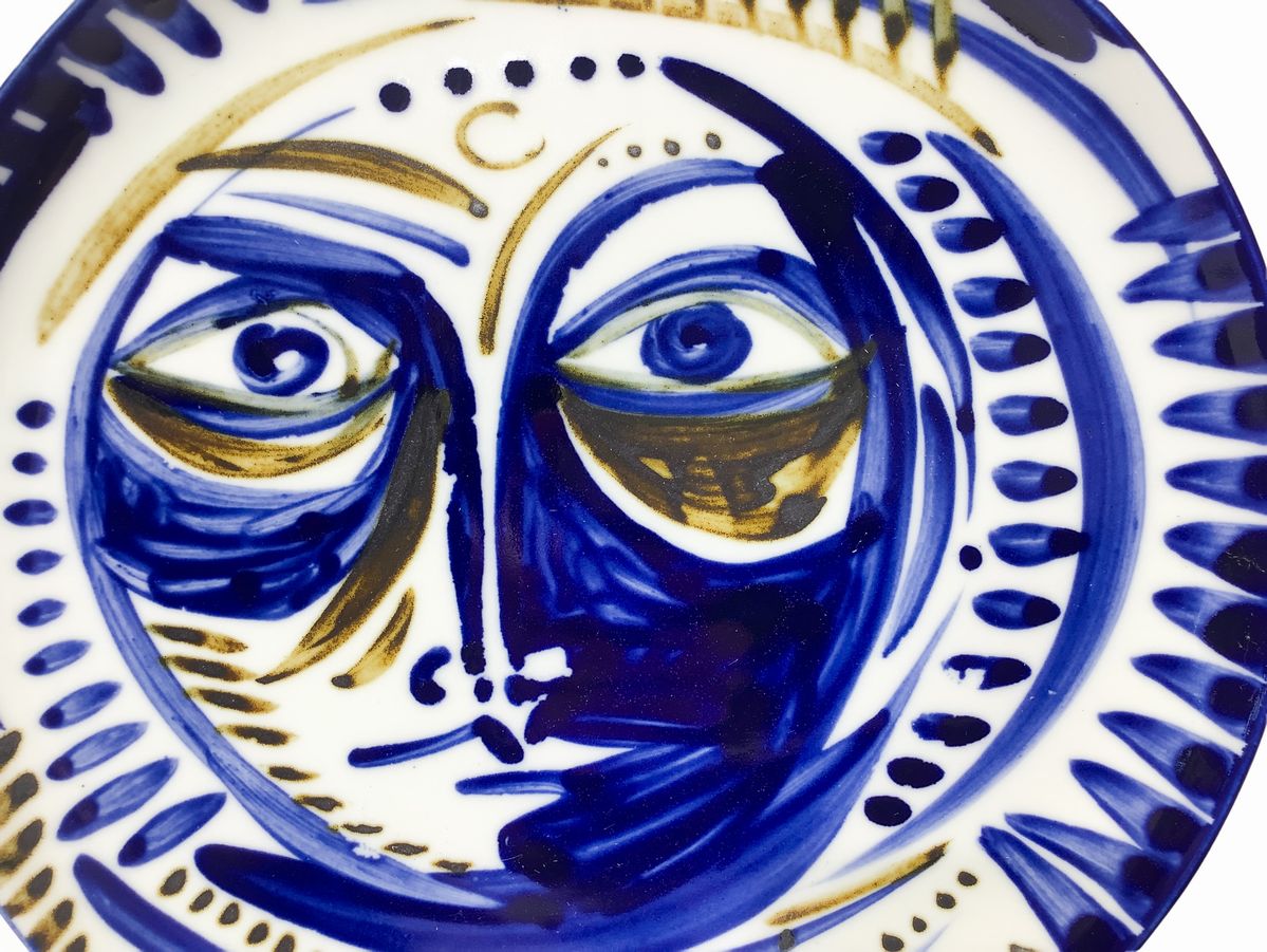 Piatto da Muro in Porcellana Raffigurante Volto nei Toni del Blu