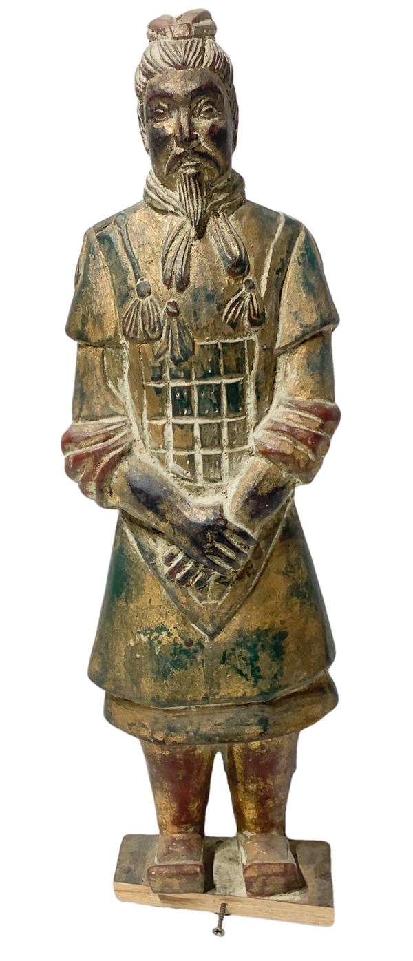 Scultura in legno policroma raffigurante personaggio in vesti orientali, Cina.