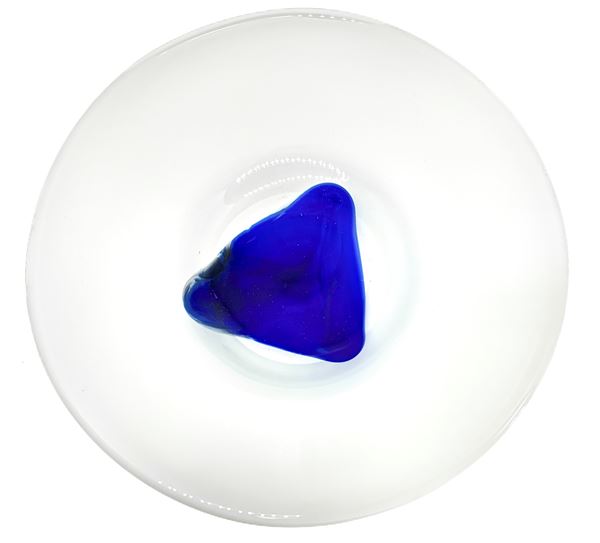 Piccolo centrotavola in vetro satinato con decoro triangolare al centro nei toni del blu