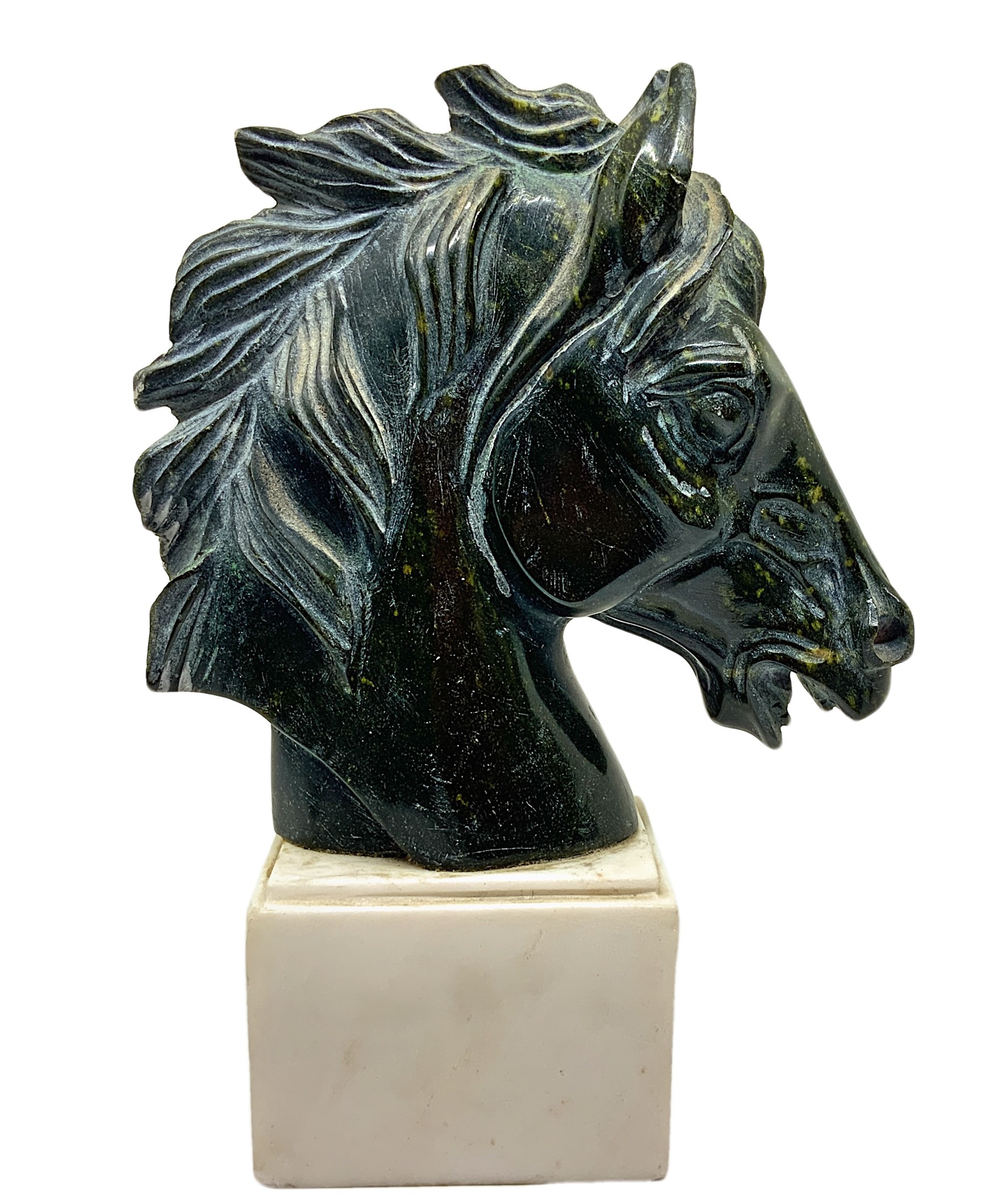 Testa di cavallo con base in marmo.