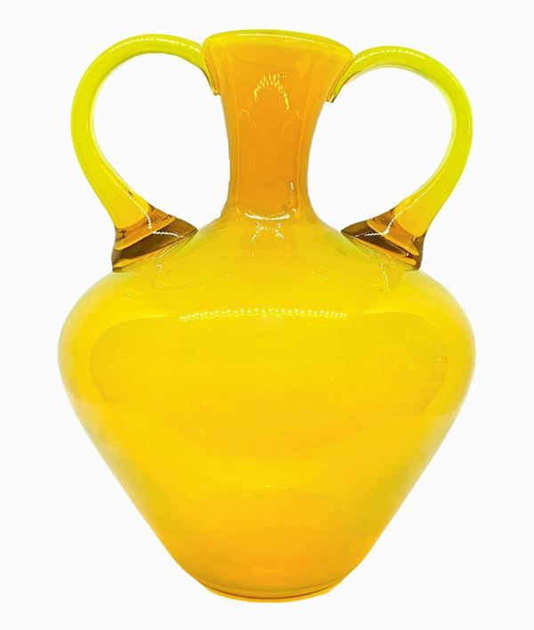 Solifiore vase with double balustrade in shades of yellow.