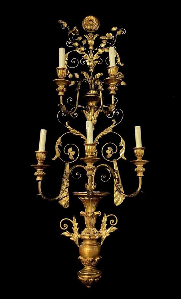 Applique in legno e metallo dorato a cinque luci