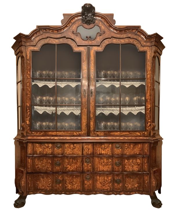 Important Dutch crystallier entirely inlaid, two upper doors with glasses and six drawers at the base.