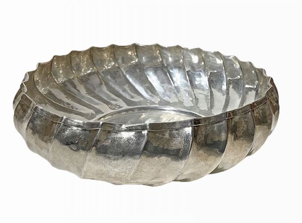 Silver bowl, with ribs.