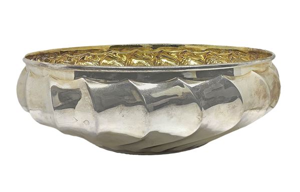 Bowl with ribs, in olri silver alloy.