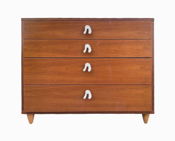 Chest of drawers covered in walnut wood