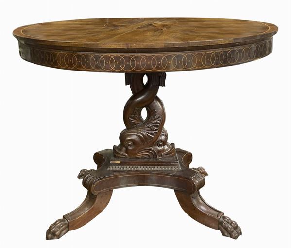 Tavolo rotondo con piede centrale a delfino.  (XIX secolo)  - Asta Antiquariato, Dipinti Antichi e Moderni, fotografie d'Autore - Casa d'aste La Rosa