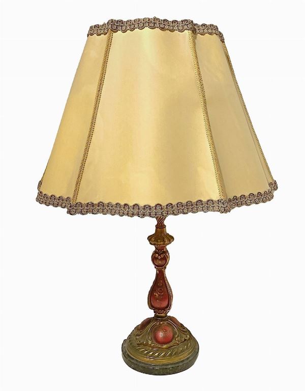 Polychrome brass lumen with floral decorations in red tones