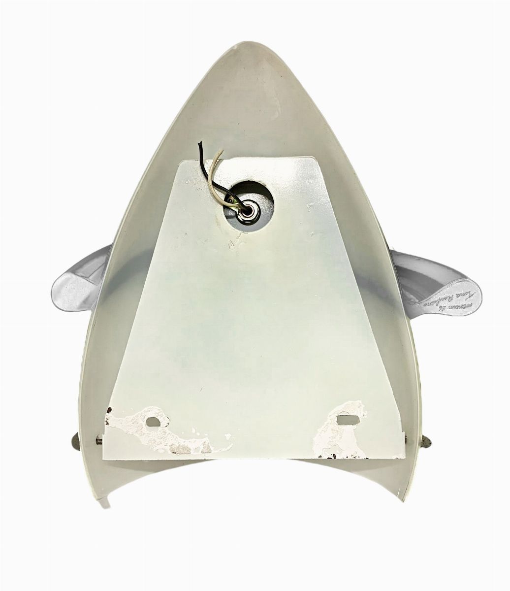 Lampada da parete in vetro lattimo, disegno Tina Aufiero