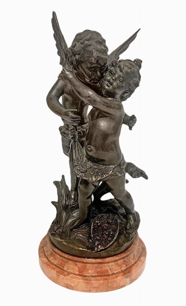 Statua in bronzo raffigurante coppia di angeli, base in marmo. Firmato sul retro Ossemas. H cm 40