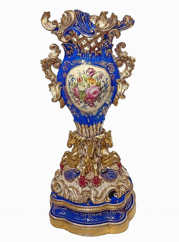 Vaso in porcella policroma, manifatture Jacob Petit, Parigi.