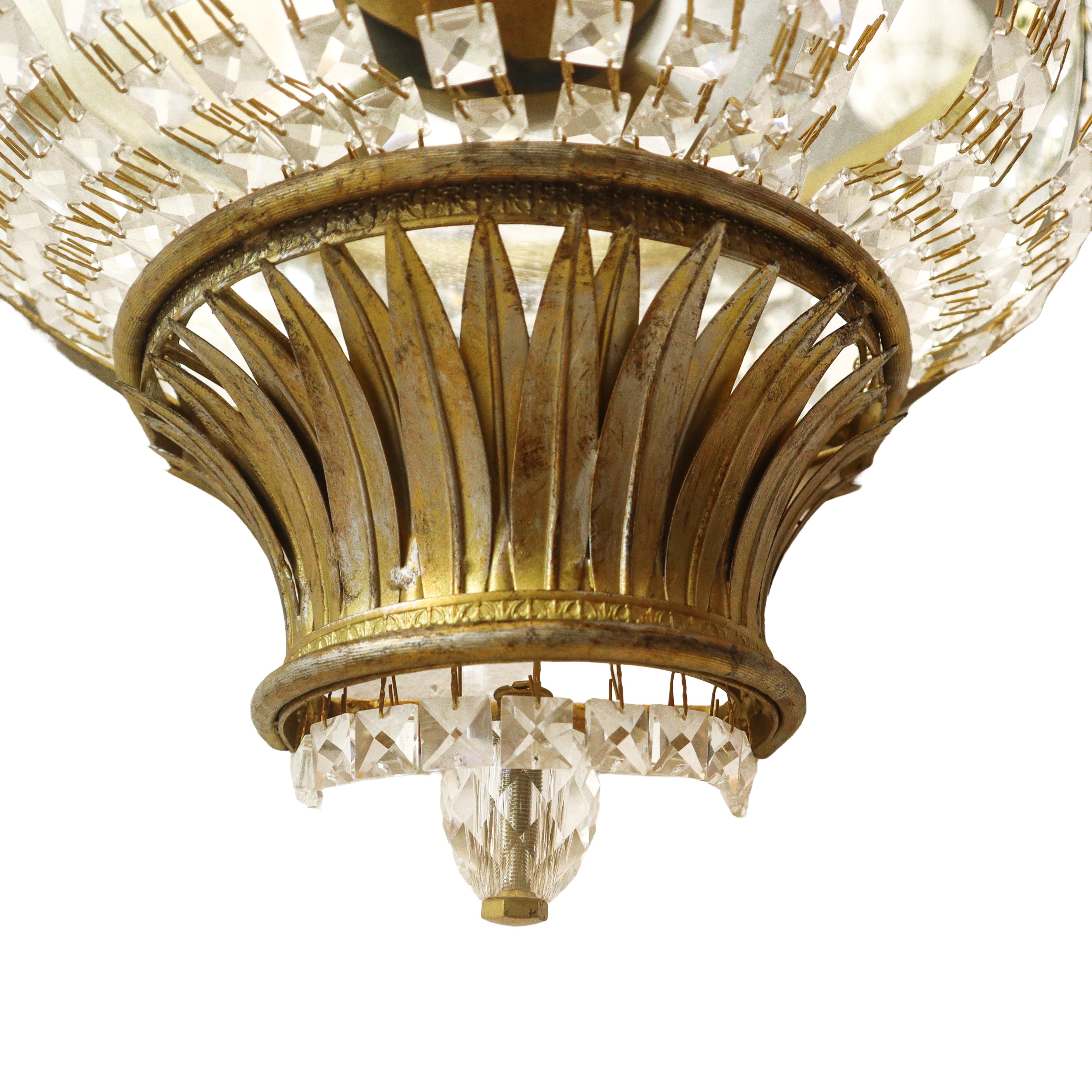 Coppia di appliques in metallo dorato e cristalli