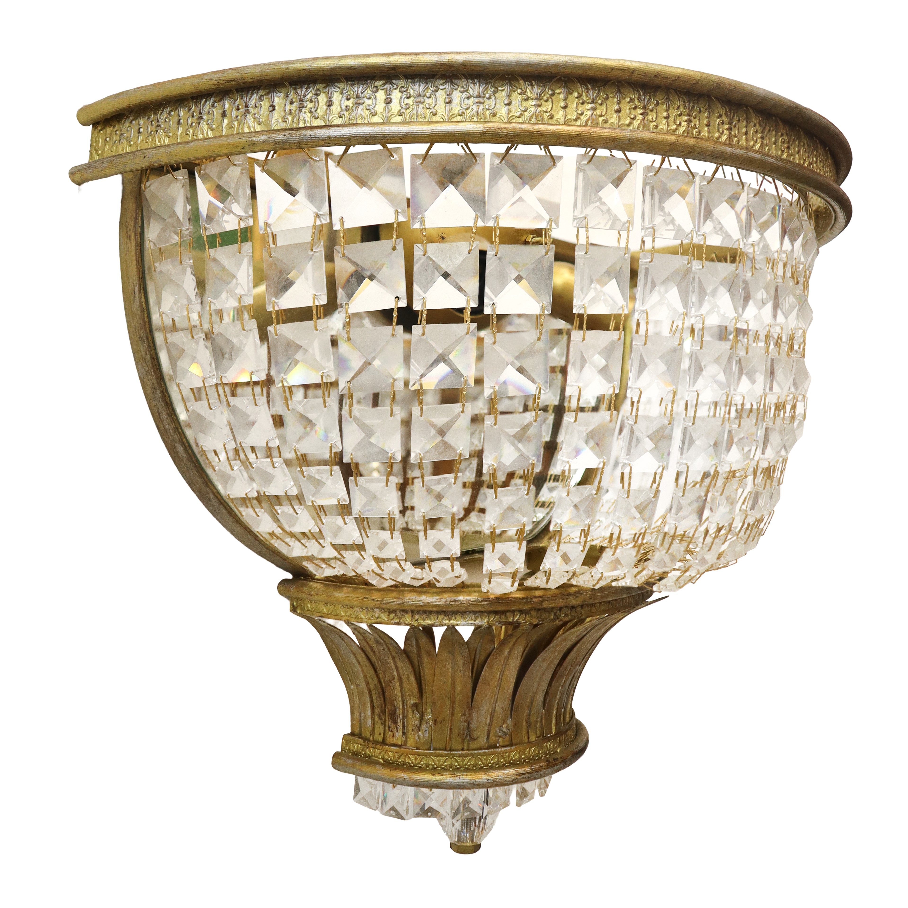 Coppia di appliques in metallo dorato e cristalli