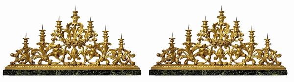 Pair of candlesticks with seven lights in gilded wood, pyramid-shaped leaf. Late eighteenth century. Base 112x14 cm, height 60 cm