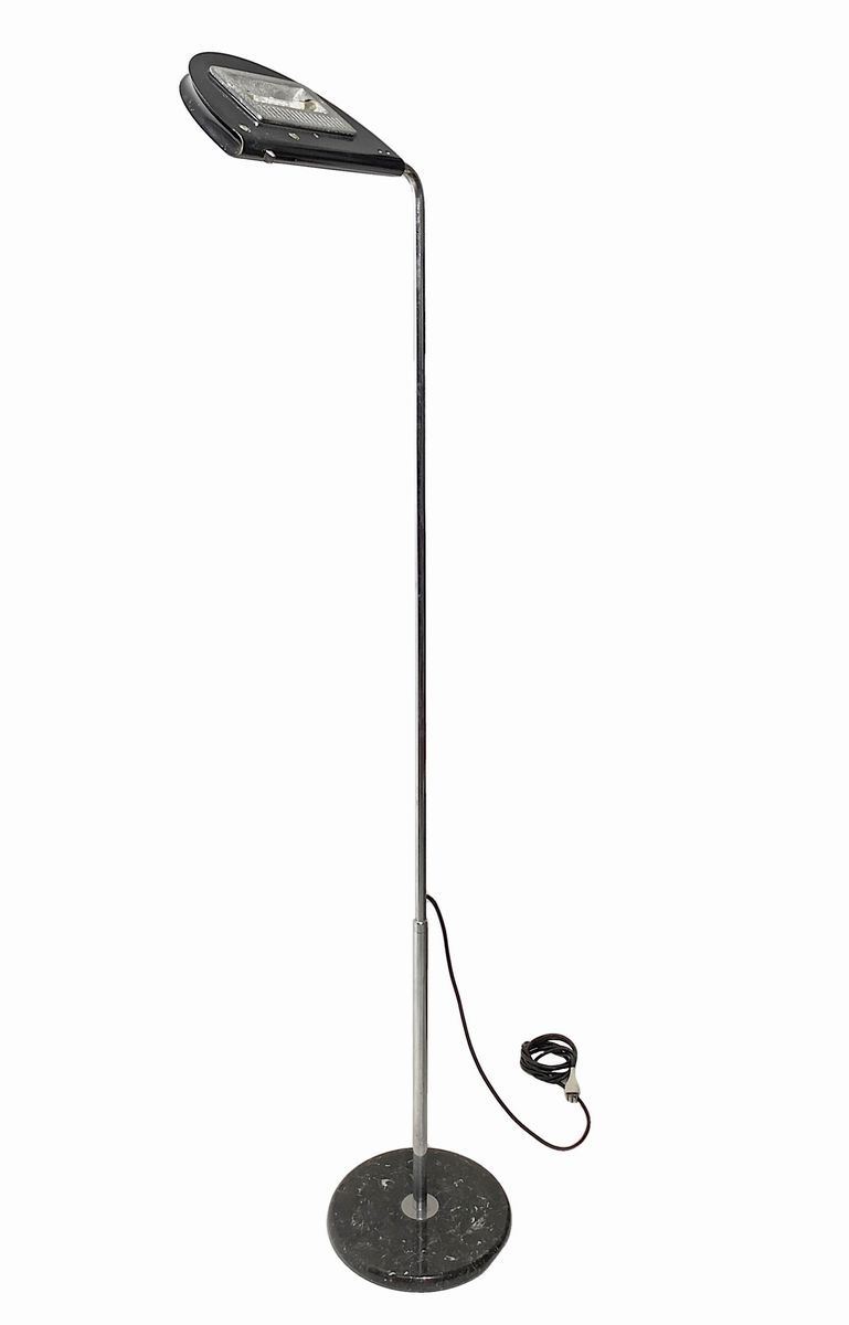 Piantana modello a mezzaluna