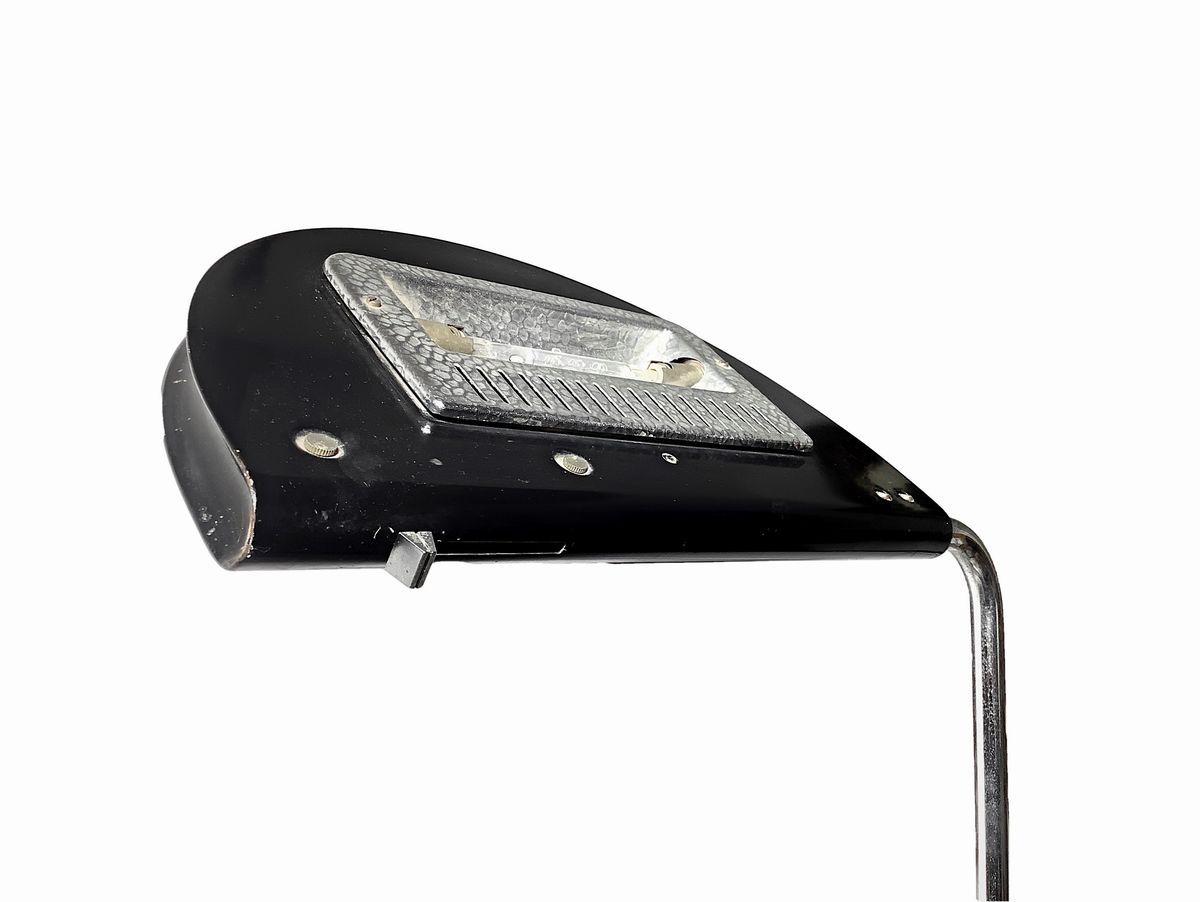 Piantana modello a mezzaluna