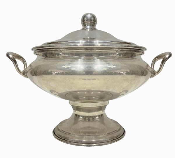 Silver metal tureen with handles.