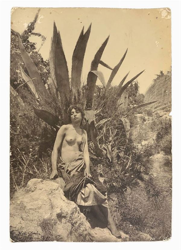 Wilhelm Von Gloeden - Donna seminuda e agave