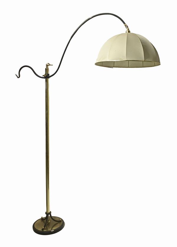 Floor lamp with structure in golden brass and black lacquered metal