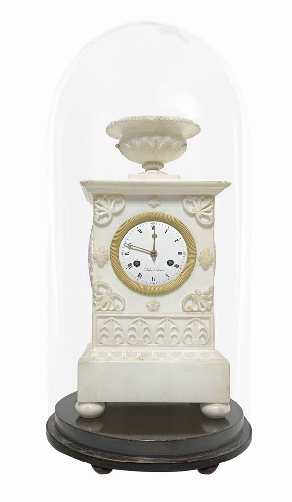 Orologio a pendolo da tavolo in marmo bianco