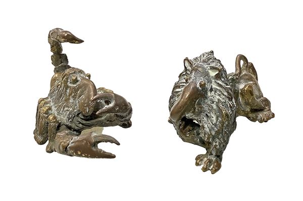Coppia di fermacarte in bronzo, raffiguranti animali fantastici