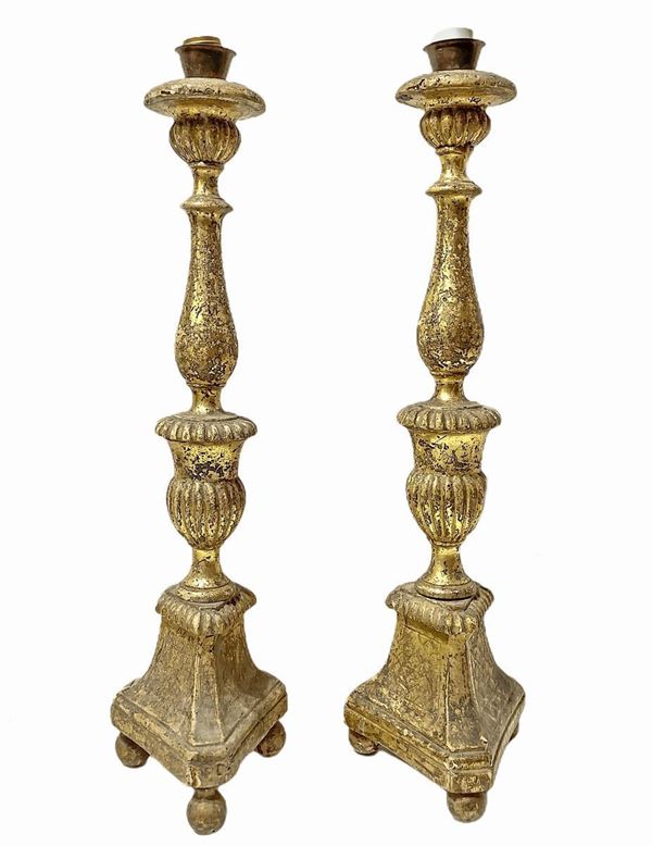 Couple candlesticks in golden wood in all three sides.