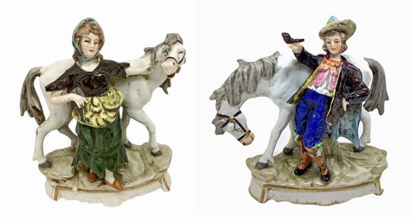 Coppia di statuine con cavallo, marchio Capodimonte.