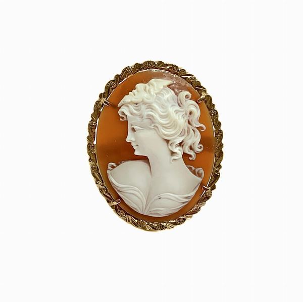 Gold ring with oval cameo dark backfloor Face woman face