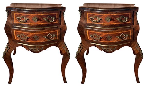Coppia comodini, Sicilia, fine XIX secolo. In palissandro e frese in legno di rosa. Mossi sul fronte e sui laterali. H cm 77x55x34.
