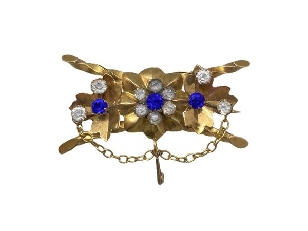 Low title gold brooch