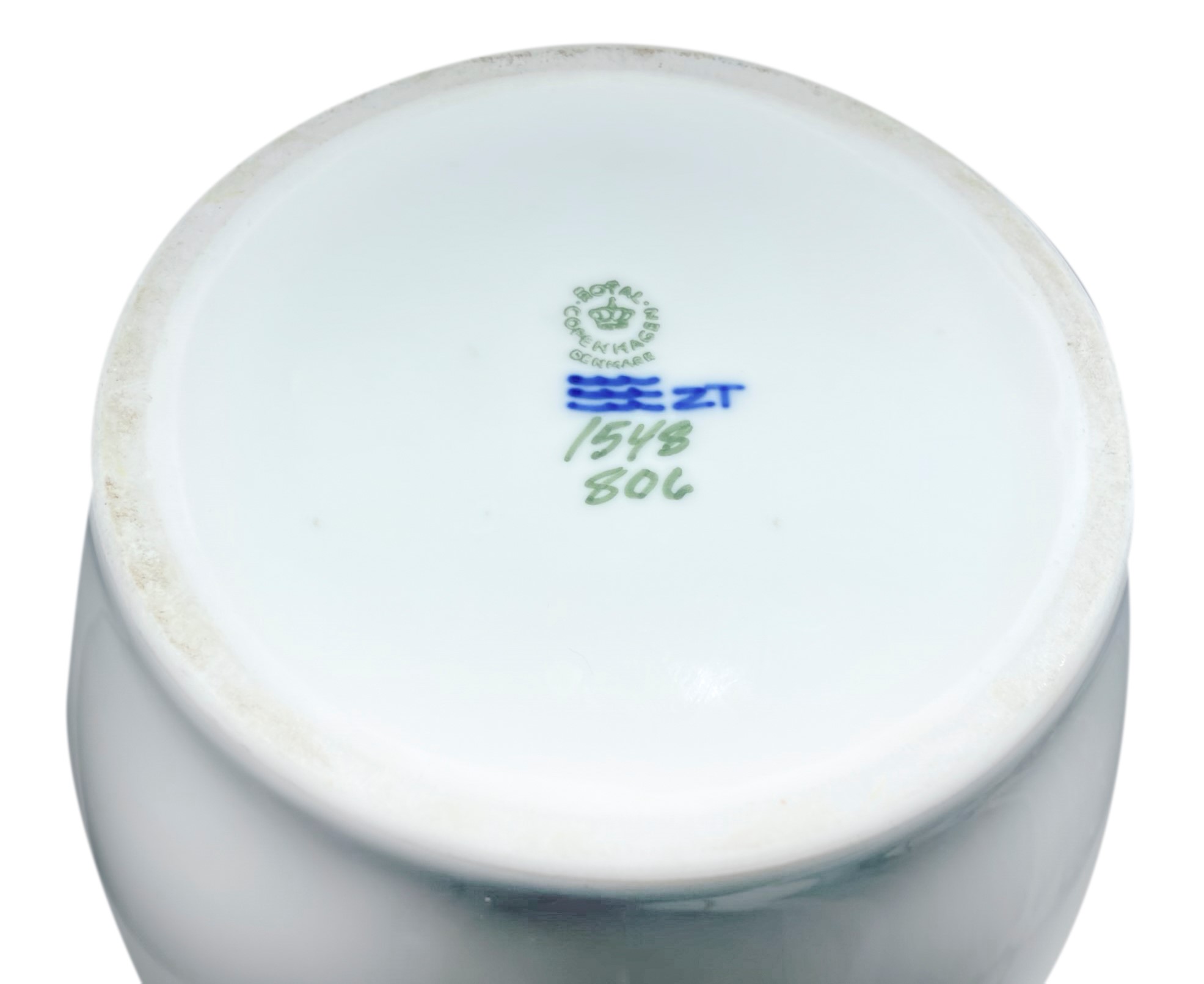 Vaso Cinese Biansato a Fondo Bianco, Decorato nei Toni del Blu