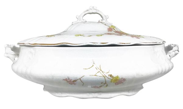 Stoke on Trent Staffordshire Bros Trade, England - Porcelain tureen with white background and floral and floral decoration