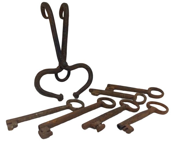 Gruppo n. 6 di chiavi antiche in ferro