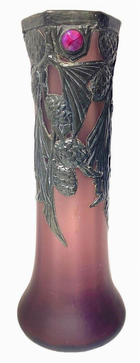 Amethyst glass vase