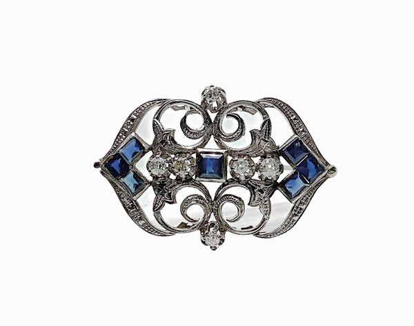 Gold brooch