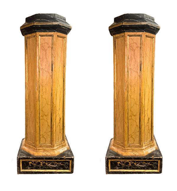 Pair of lacquered faux marble hexagonal columns, XVIII century Sicily. H 135 cm square base 47x47 cm. Hexagonal Plan 35x35 cm