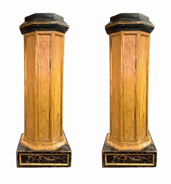 Pair of lacquered faux marble hexagonal columns, XVIII century Sicily. H 135 cm square base 47x47 cm. Hexagonal Plan 35x35 cm