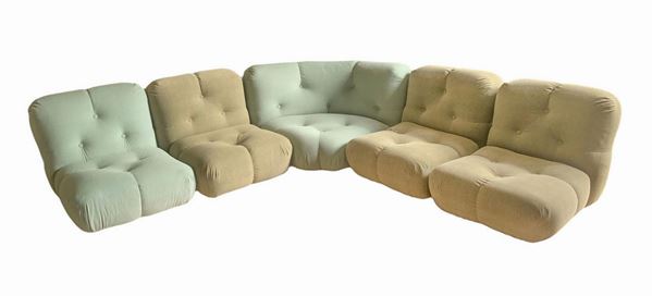Italian production, 1p. Modular sofa consisting of four single modules plus an angle. YEARS Â € 70, wooden structure, padding in ...