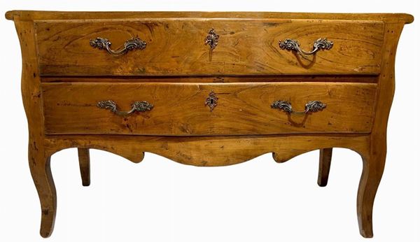 Chest of Drawers in solid walnut, eighteenth century, Emilia. A two drawers. H cm 91x148x62

