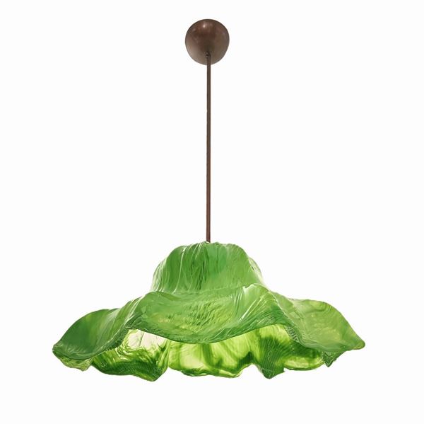 Prod. Venini, designed by Toni Sugars, mod Alga. Lamp suspended particles with variegated glass structure in the colors of green and against diffuser spherical shape in milk glass. 70's. H 67x90 cm.