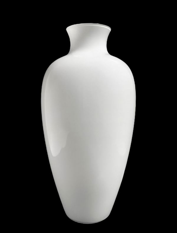 Venini, white chopped white vase, years & lsquo 90. h cm 65x37.
